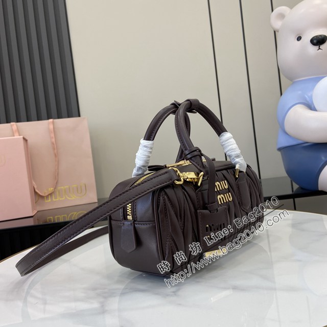 miumiu繆繆專櫃最新款小羊皮保齡球包手提肩背包 jh2538型號：5BB142